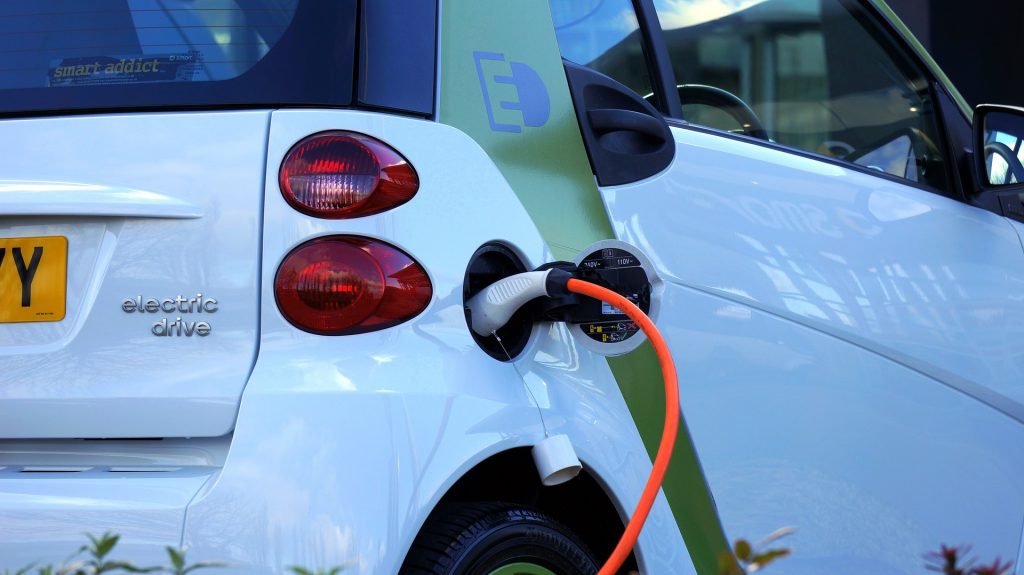 Electric vehicles are growing in popularity, leaving a future where diesel and petrol cars may become stranded assets. : Mikes-Photography, Pixabay
