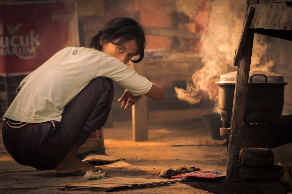 An Indonesian girl in Yogyakarta sets a fire to cook rice using anglo, a clay pot filled with coal. : Gumilang Aryo Sahadewo, Flickr