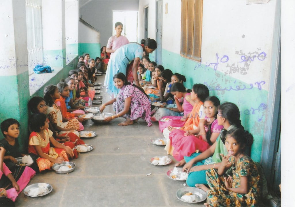 More than 100 million Indian children are served lunch at school. : Heather Cowper, Flickr
