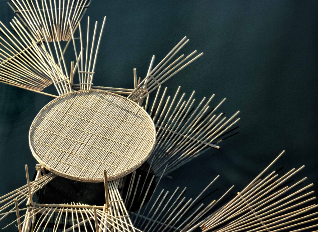 This bale kampang (floating platform) is made of bamboo harvested near Yogyakarta, Indonesia : Eric Huybrechts