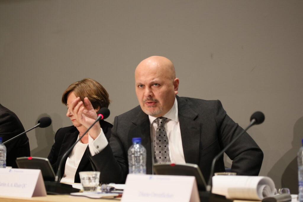 ICC Prosecutor Karim Khan has sent a team of 42 investigators, the largest ever delegation, to Ukraine in search of evidence: ICTY, Flickr. CC BY 2.0: https://bit.ly/3wGRcEr : ICTY, Flickr