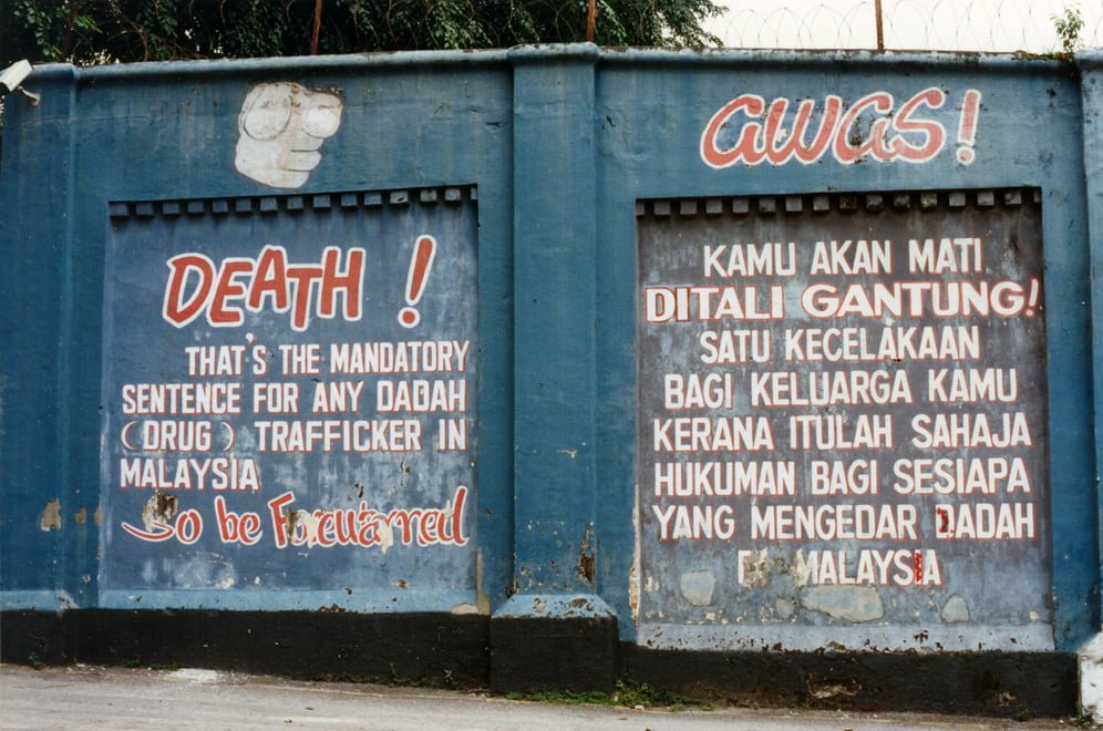 The mural of the now demolished Pudu Prison in Kuala Lumpur depicts a grim warning against drug traffickers. : Jason7825, Wikimedia Commons CC BY-SA 3.0