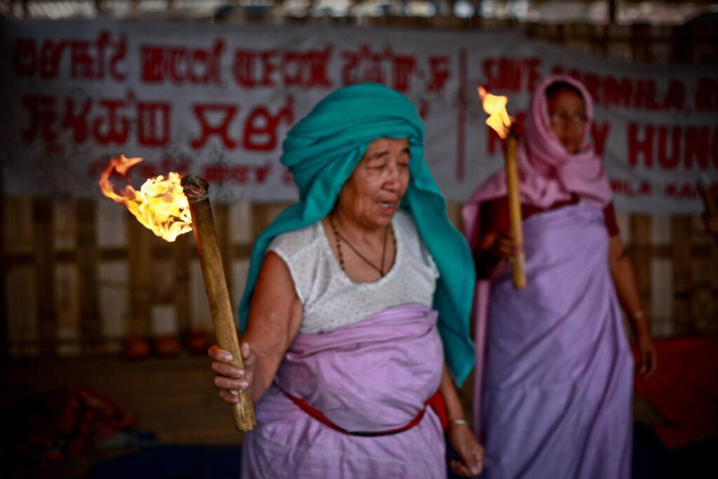 The Meira Paibis, an activist group in Manipur who protest police violence : lecercle, Flickr CC 2.0