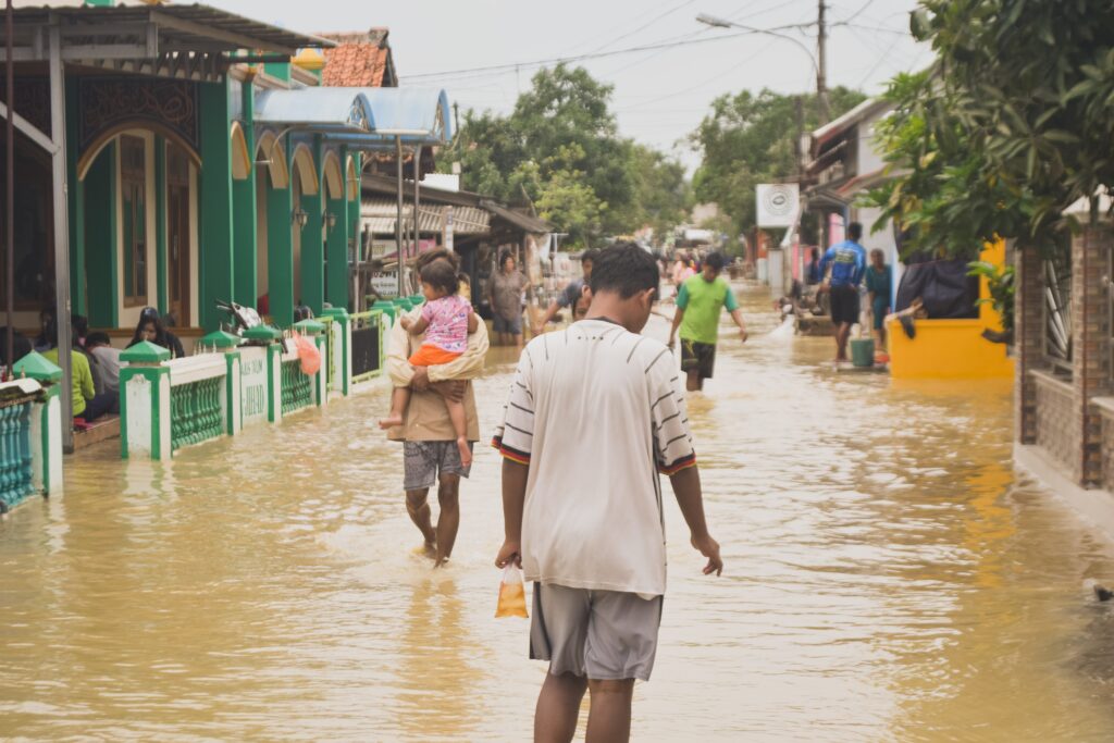 Flood warning systems can’t prevent floods, but they provide advance notice to allow authorities to react ahead of time : Misbahul Aulia, Unsplash CC BY 4.0