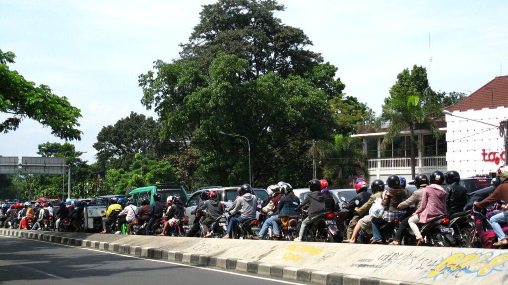 Bandung’s notorious traffic congestion is one problem Living Lab can address. : Think twice for Sunday traffic by Ikhlasul Amal, available at  https://bit.ly/3N9466d Ikhlasul Amal/CC BY 2.0