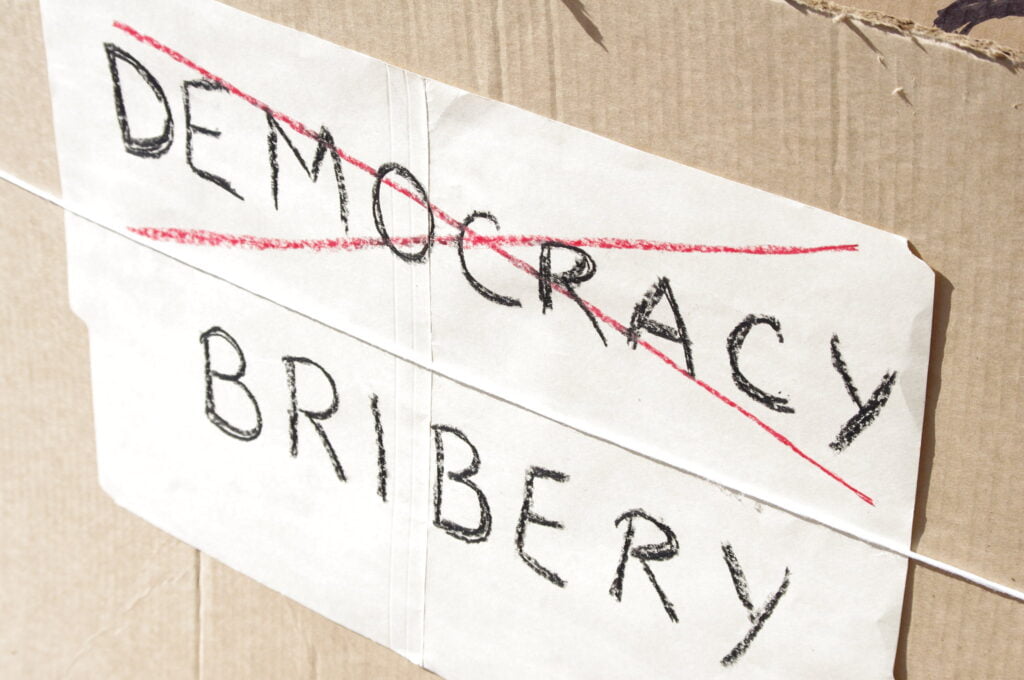 Corruption erodes faith in democracy. : Meiling/Flickt CC BY-NC-ND 2.0
