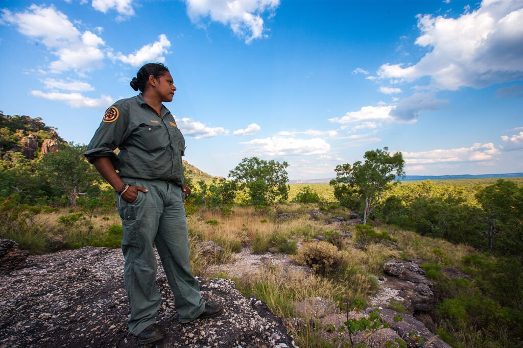 Indigenous rangers programs are win-win solutions to the problems of species conservation and loss of culture : Parks Australia CC 2.0