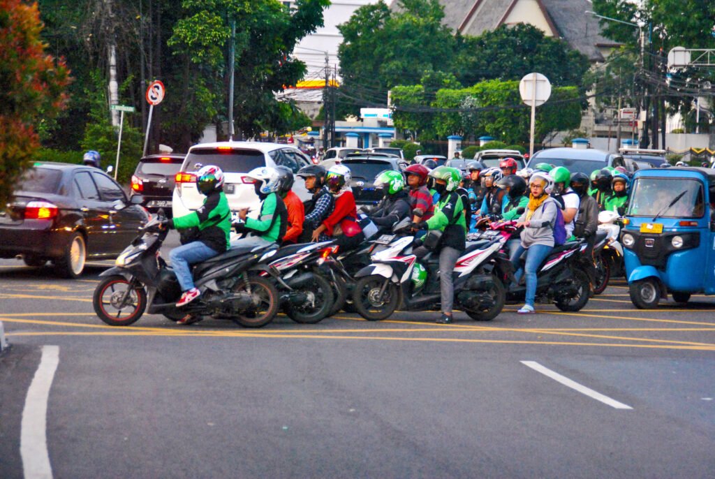 Unpopular congestion charge may move the traffic in Jakarta : “Pelanggaran Lantas” by Ya, saya inBaliTImur is available at https://bit.ly/3XqcAt1 CC by 2.0