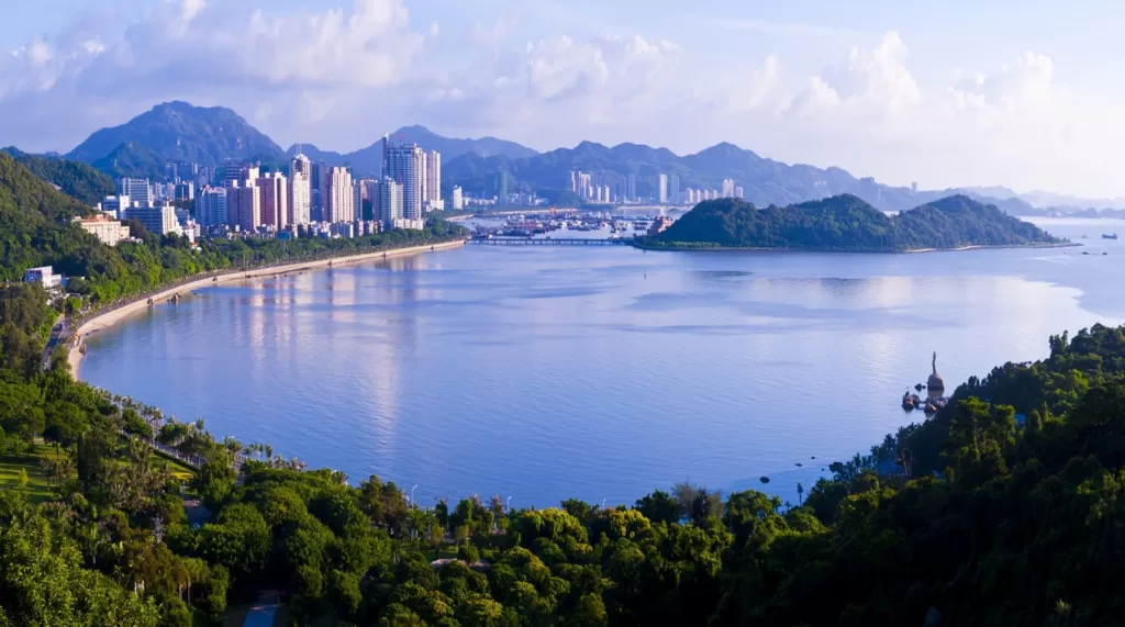Zhuhai wows tourists with its mountain-sea connection and leafy green spaces : Shasha Zhuhai CC 4.0