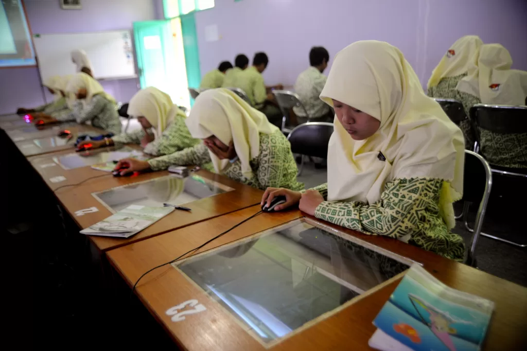 Balancing promise and ethical challenges in an AI-powered education world : “Madrasah Education Development Project in Indonesia” by Ariel D. Javellana (ADB/2009) is available at https://bit.ly/3Q8Tub0 2009 ADB. All Rights Reserved.