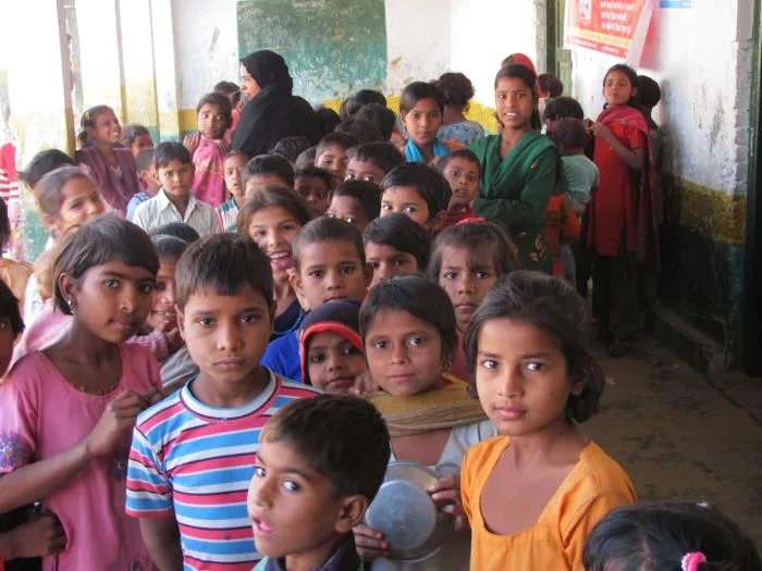 Children waiting to receive vaccinations in the northern Indian state of Uttar Pradesh. The measles vaccine saved an estimated 57 million lives between 2000 and 2022. : Alan Janssen, MSPH Public domain Publidc Domain