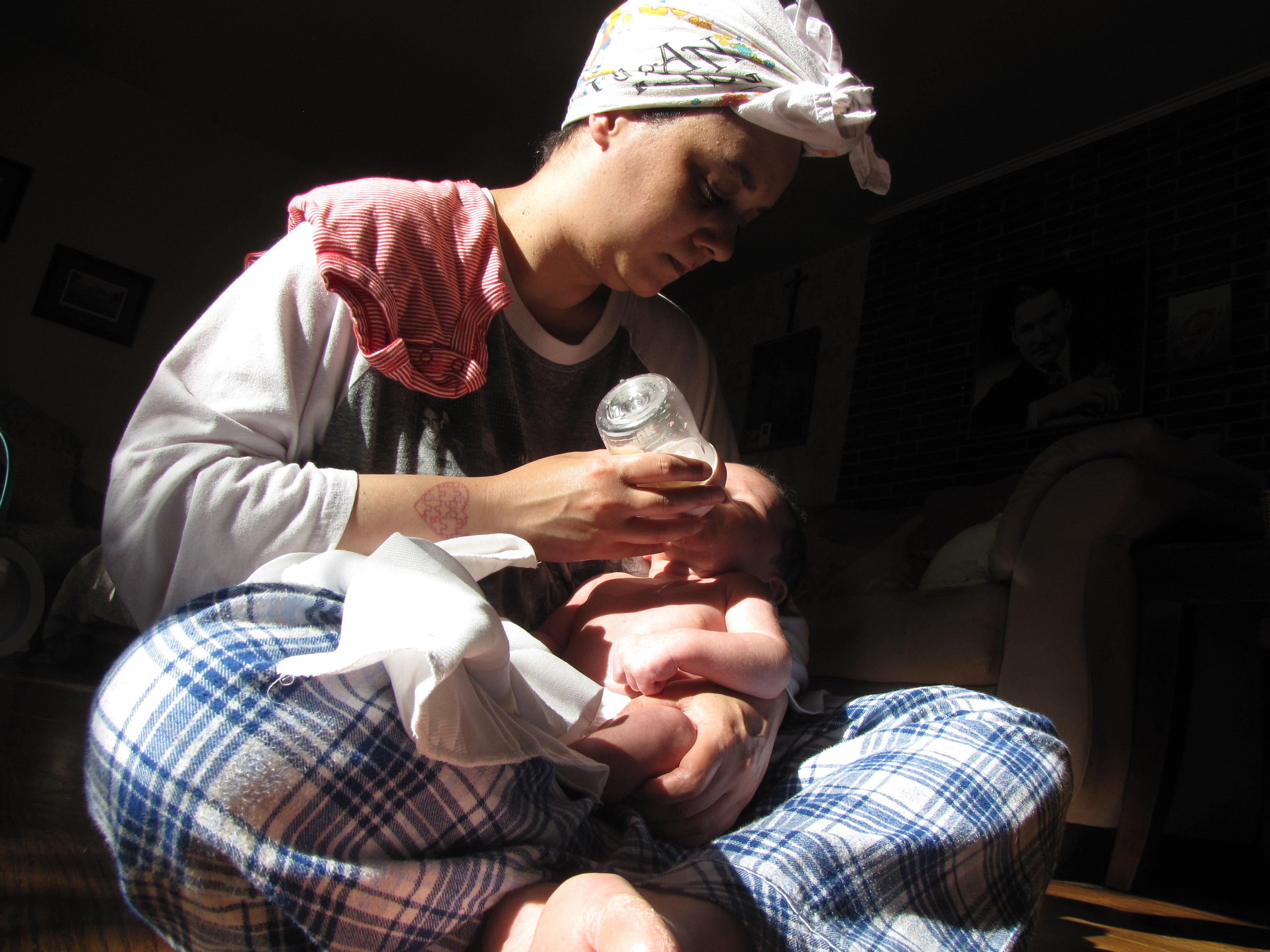Aggressive marketing of formula milk put breastfeeding is low in Indonesia. : “Afterbath” by Gerry Dincher is available in https://bit.ly/3wuVWB1 CC BY-SA 2.0 DEED