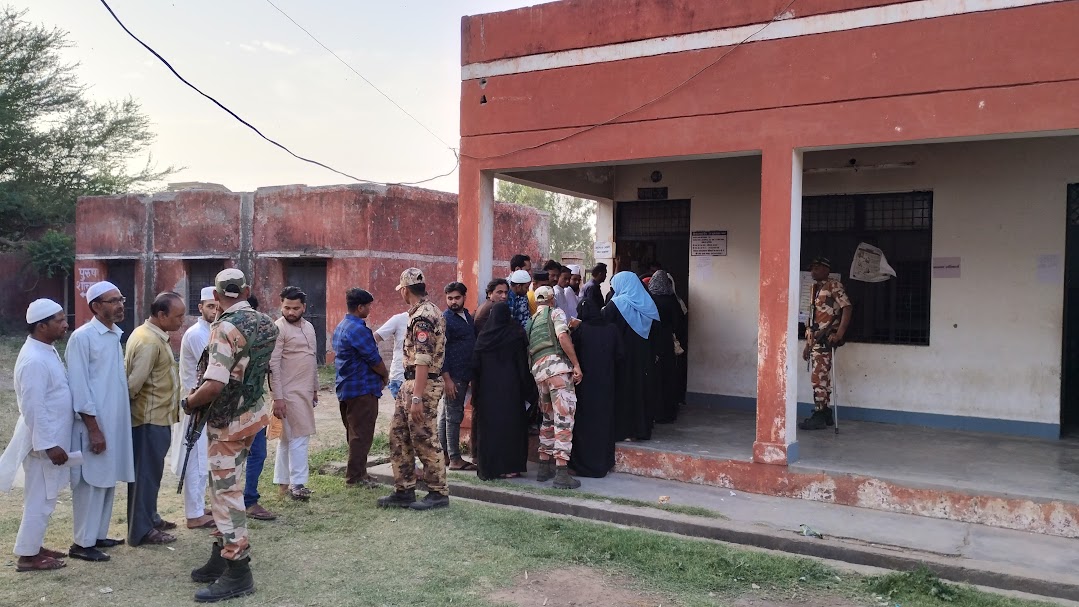 Muslim voters in Moradabad in Uttar Pradesh queue up to vote. : Bharat Bhushan, 360info CC4.0