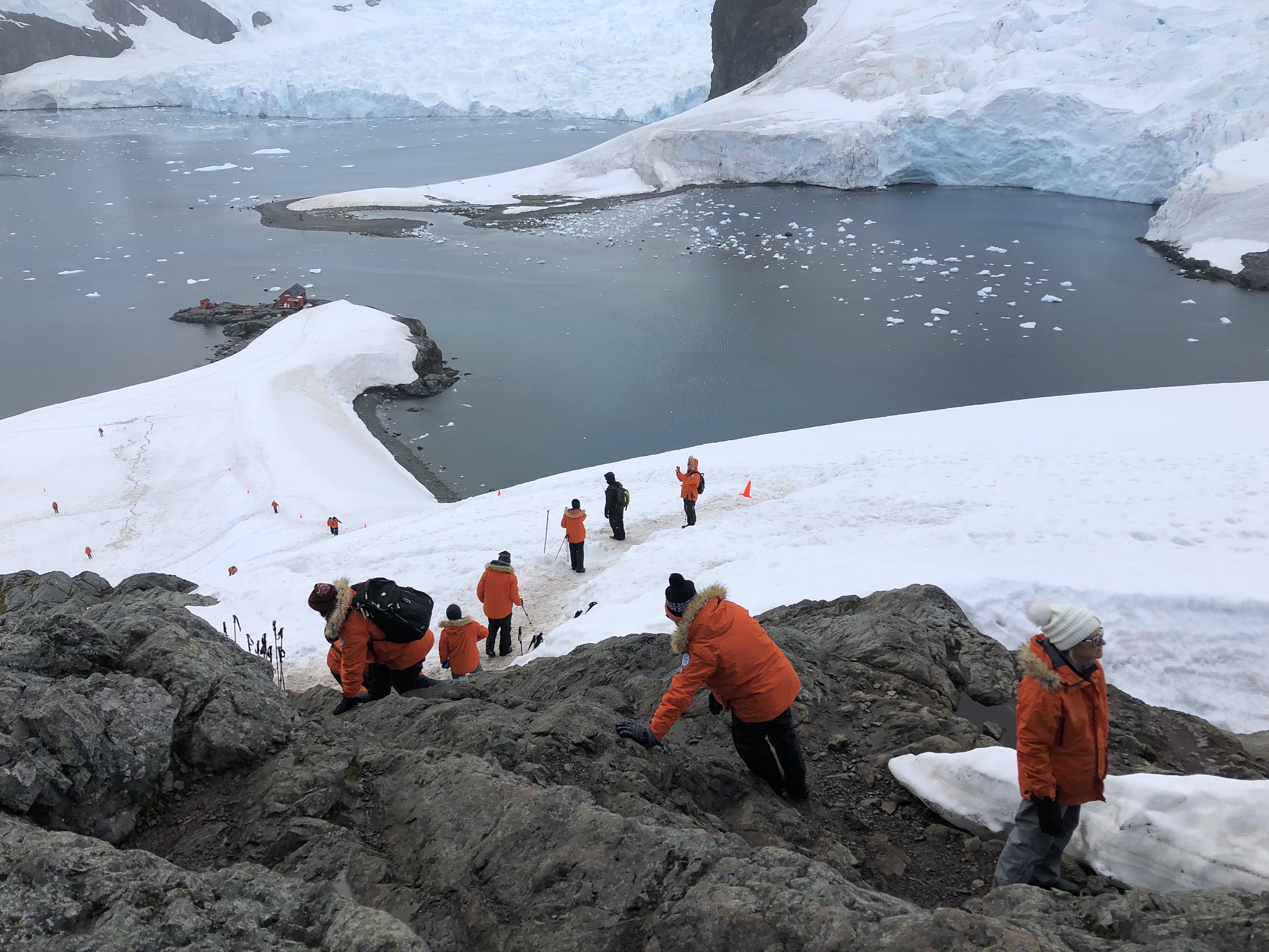 Life on Antarctic stations and in field camps is communal in all aspects. : ‘Walking toward the sea’ by National Snow and Ice Data Center via Flickr https://flic.kr/p/2jv6y4Q CC-BY-2.0