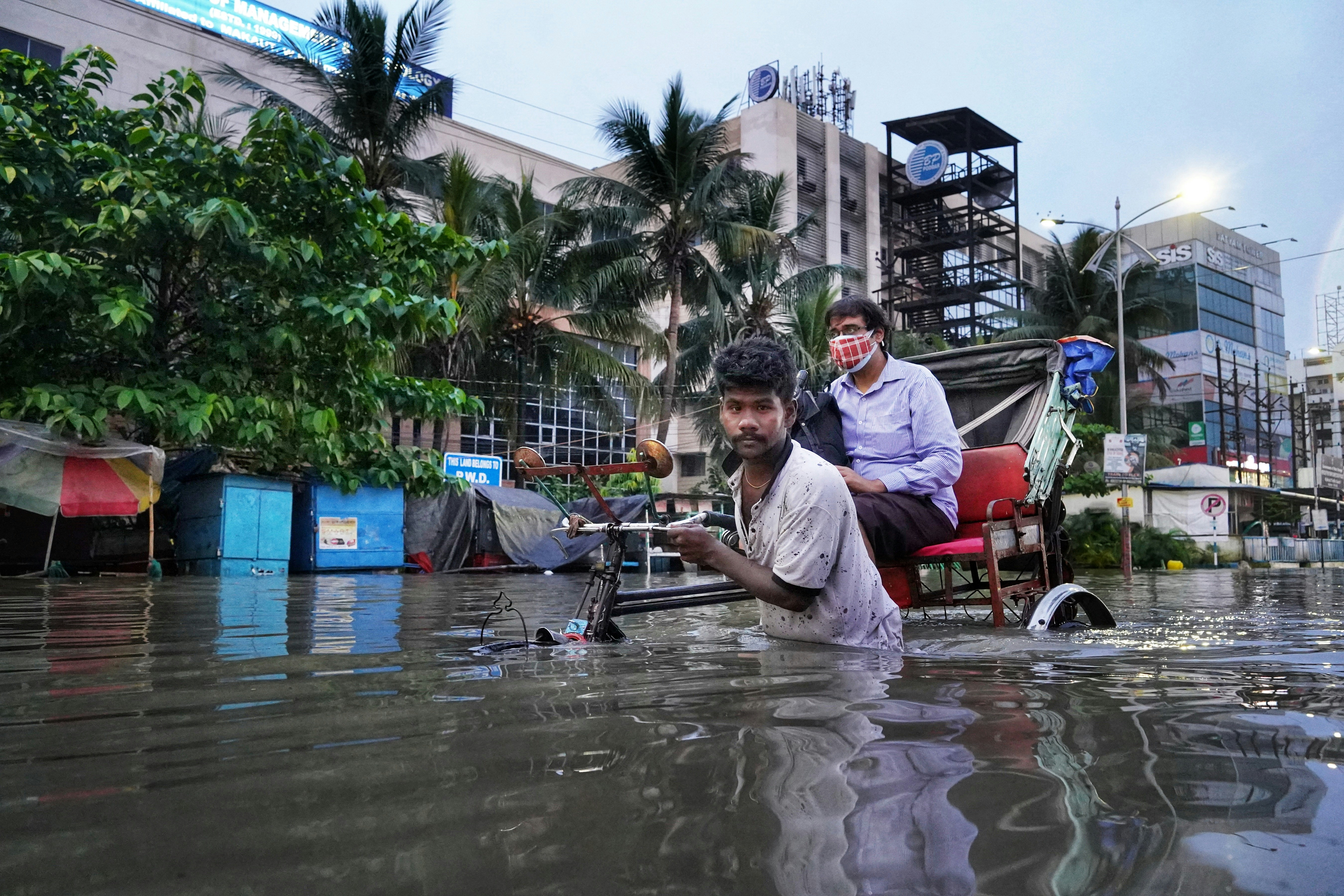 Mumbai’s floods are becoming more frequent and result in large-scale disruption. : Dibakar Roy via Unsplash – https://tinyurl.com/bpa74z82 Unsplash Licence