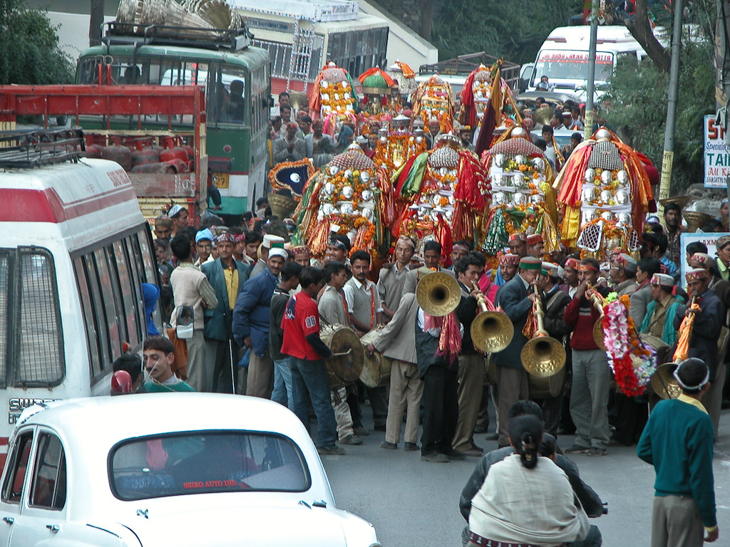 Traffic jam on a highway in north India.  Traffic in Indian cities is notoriously unfriendly to cyclists and pedestrians. : Ellen Reitman CC BY-SA 2.0