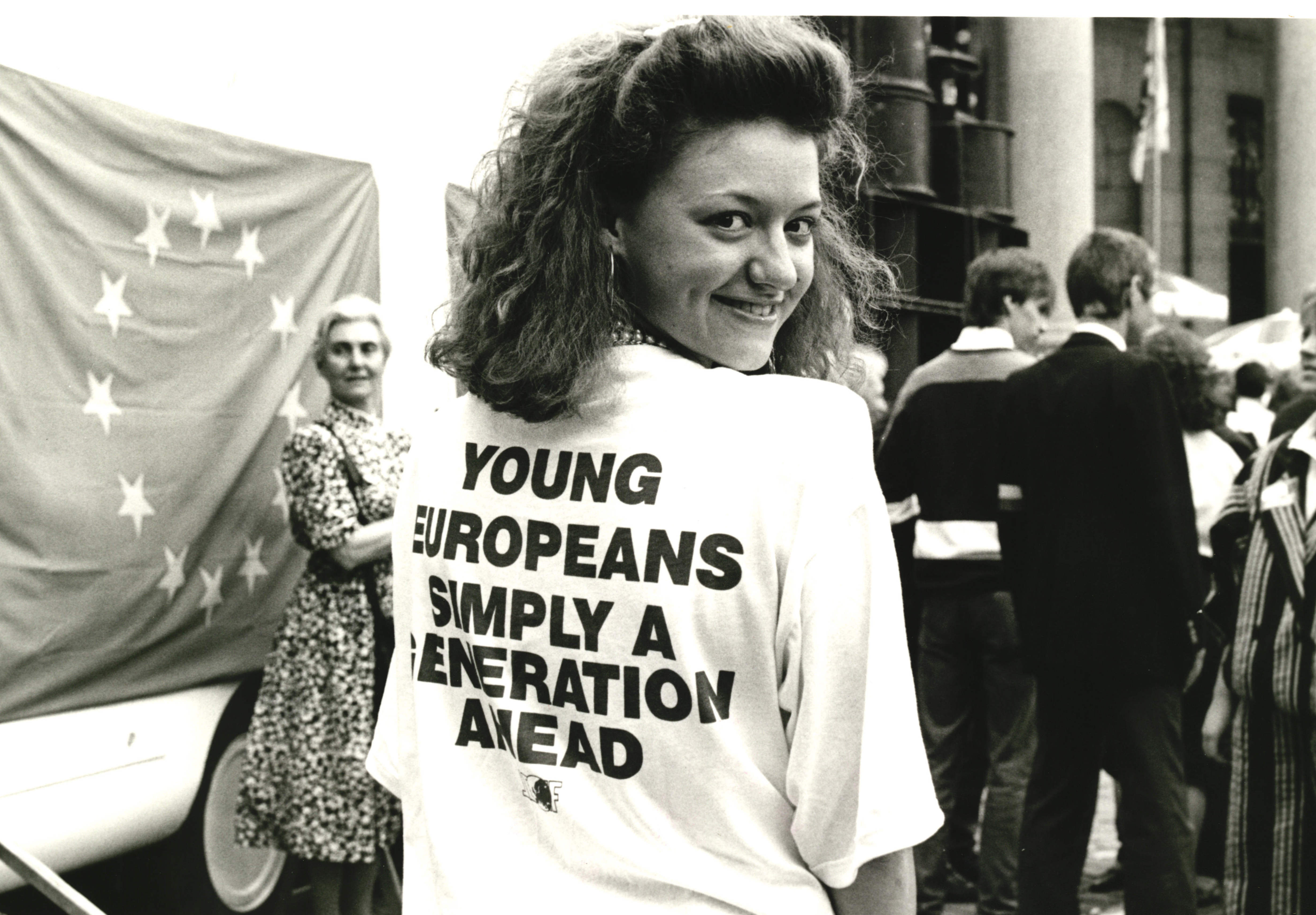 A protester in Brussels, during the European Council, 1987 (Fonds UEF) : European University Institute from Italy, available at https://bit.ly/3W1SY0M CC BY-SA 2.0