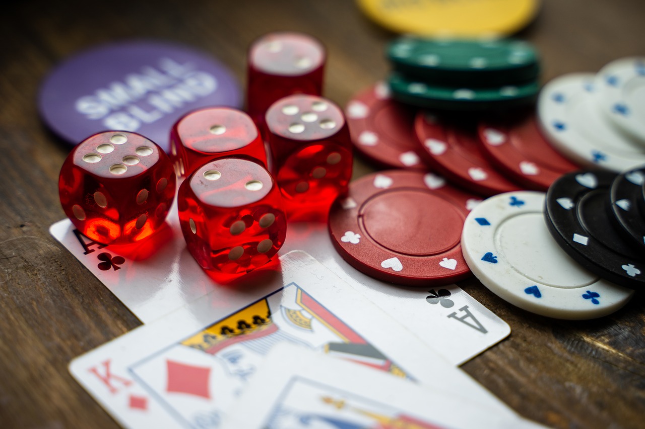 Given the ineffectiveness of prohibition and opposition to full legalisation, partial legalisation may control online gambling in a way that aligns with Indonesia’s cultural values. : Image by Thorsten F available at https://tinyurl.com/5usfy9hy Creative Commons Zero License