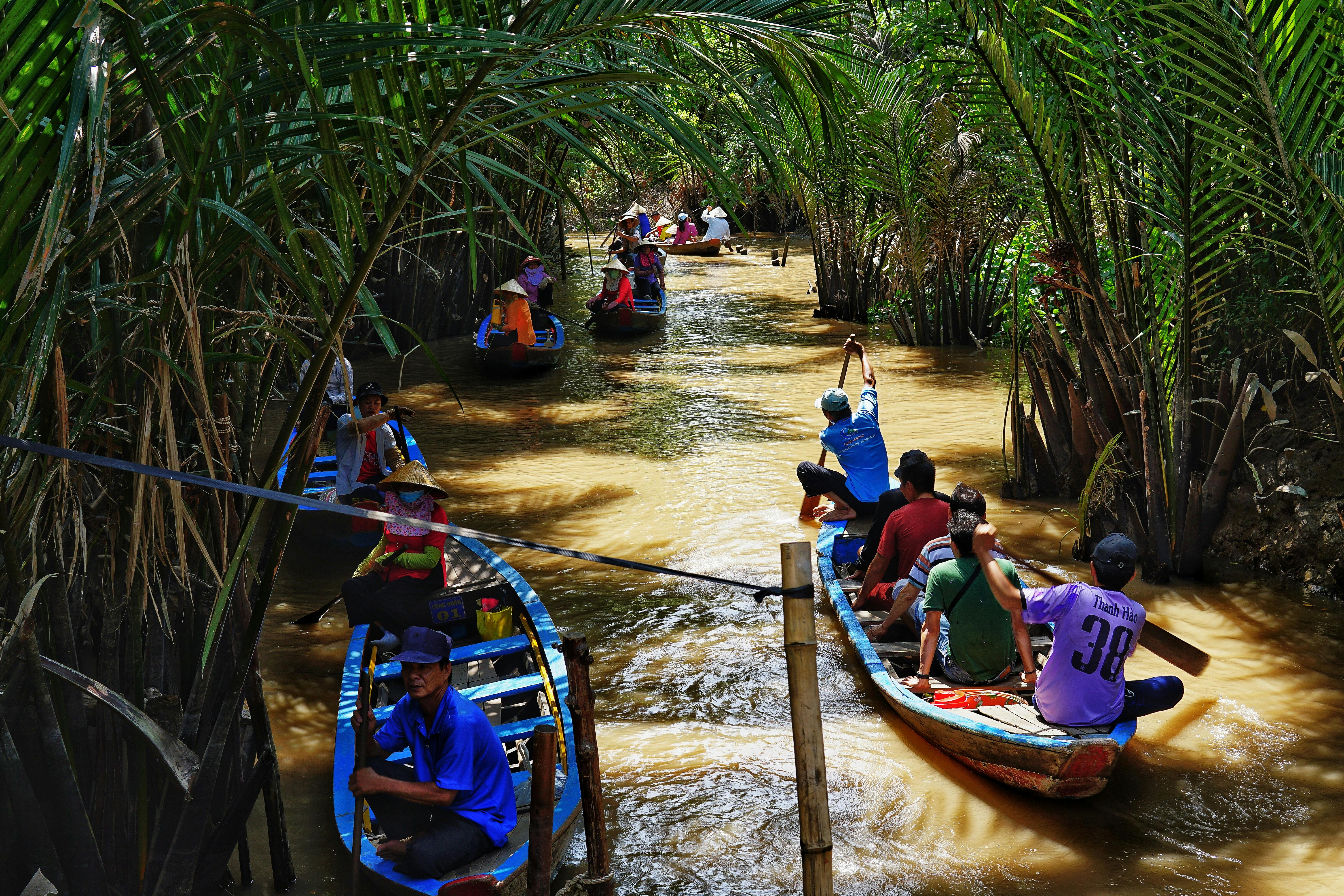 Out-migration from Mekong Delta countries often entail risky journeys through waterways. : Image by Noel Nicolas available at https://tinyurl.com/yey4mnnm Pexels License