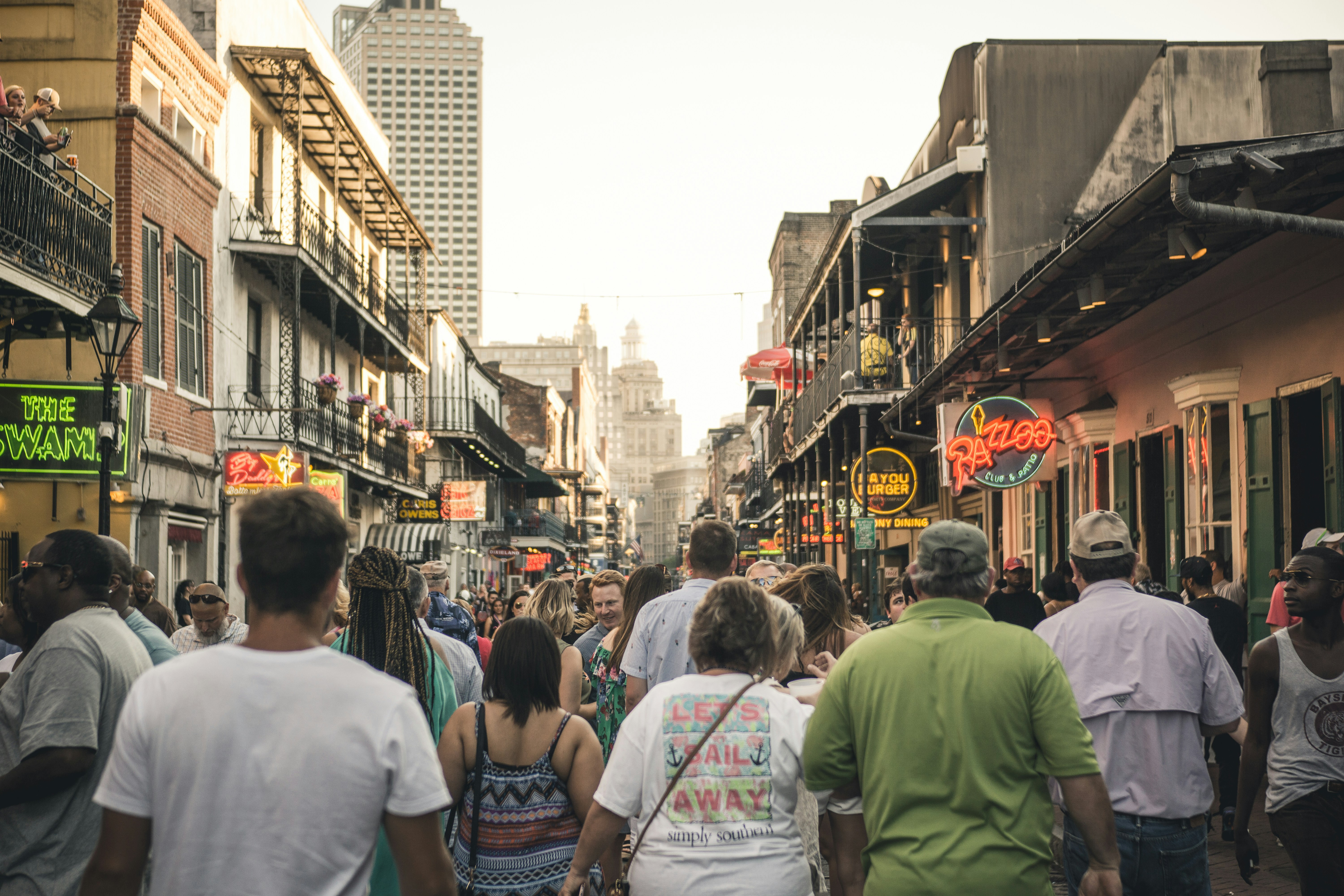 Large numbers of tourists crowding a destination can have damaging effects on communities and cultural assets. : Image by Nico Bhlr available at https://tinyurl.com/36vssrp2 Unsplash License