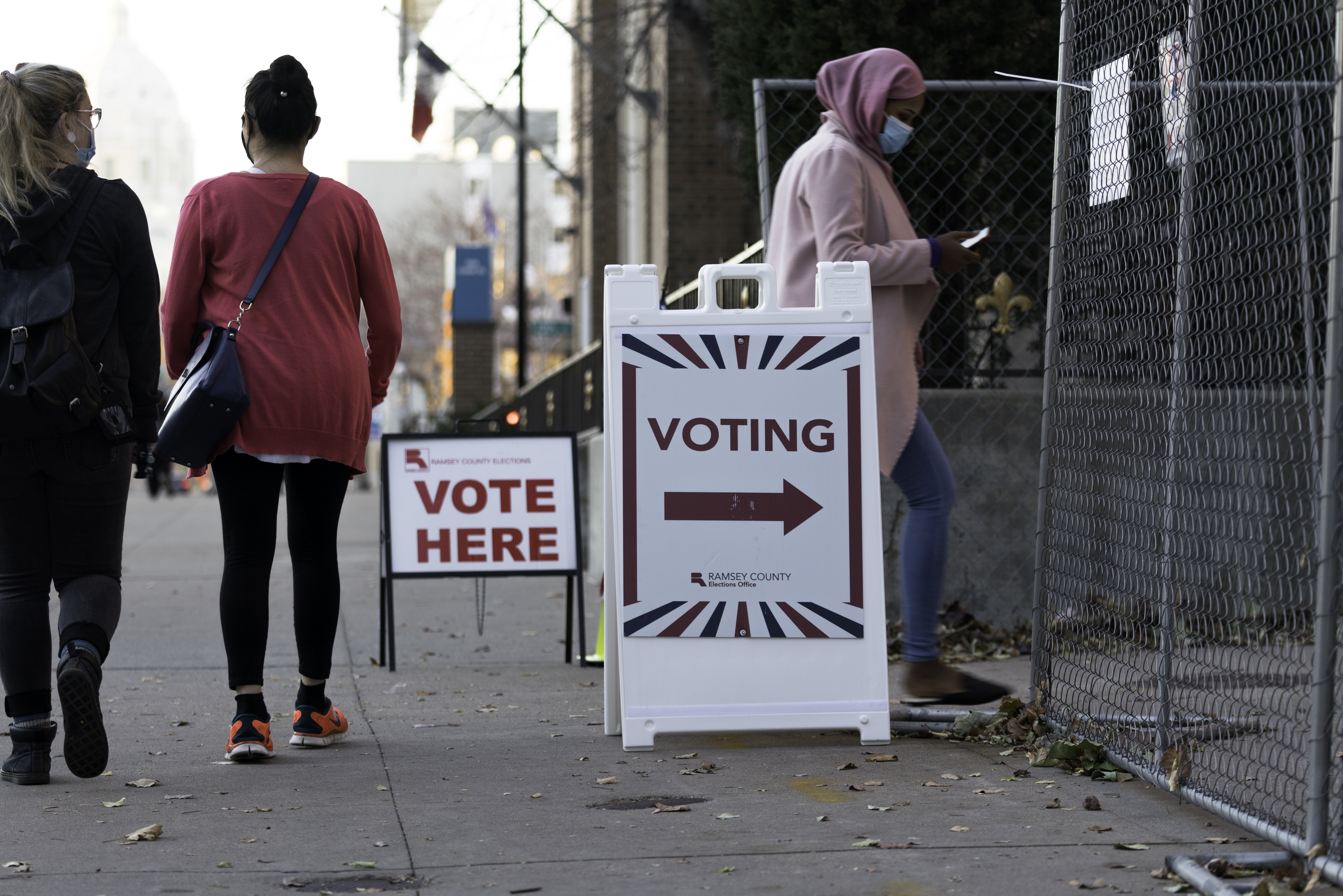 Voters in St Paul, Minnesota : by Lorie Shaull, available at https://tinyurl.com/s9fau3t4 Public Domain